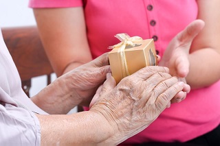 Visiting an Aged Care Home: Gifts to Bring for Your Loved One