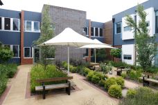 Mercy_place_aged_care_Dandenong_courtyard_shaded